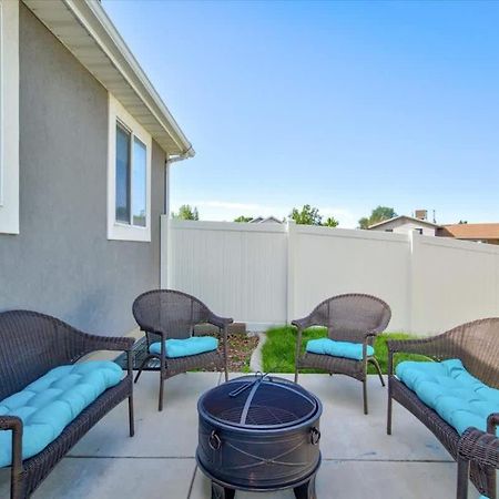 Fenced Backyard Pickleball Courts Close Pet Friendly Villa Orem Exteriör bild